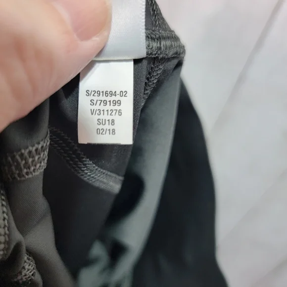 Athleta Sonic Reflective Capri Size XS Green Legging Crop Pant Style 291694. - Picture 10 of 10